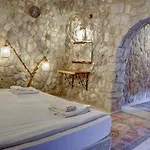 Ala Stone Hotell *