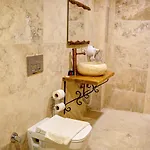 Ala Stone Hotell *