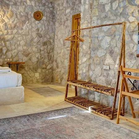 Ala Stone House *