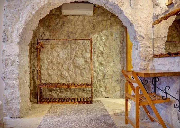 Ala Stone Γκόρεμε